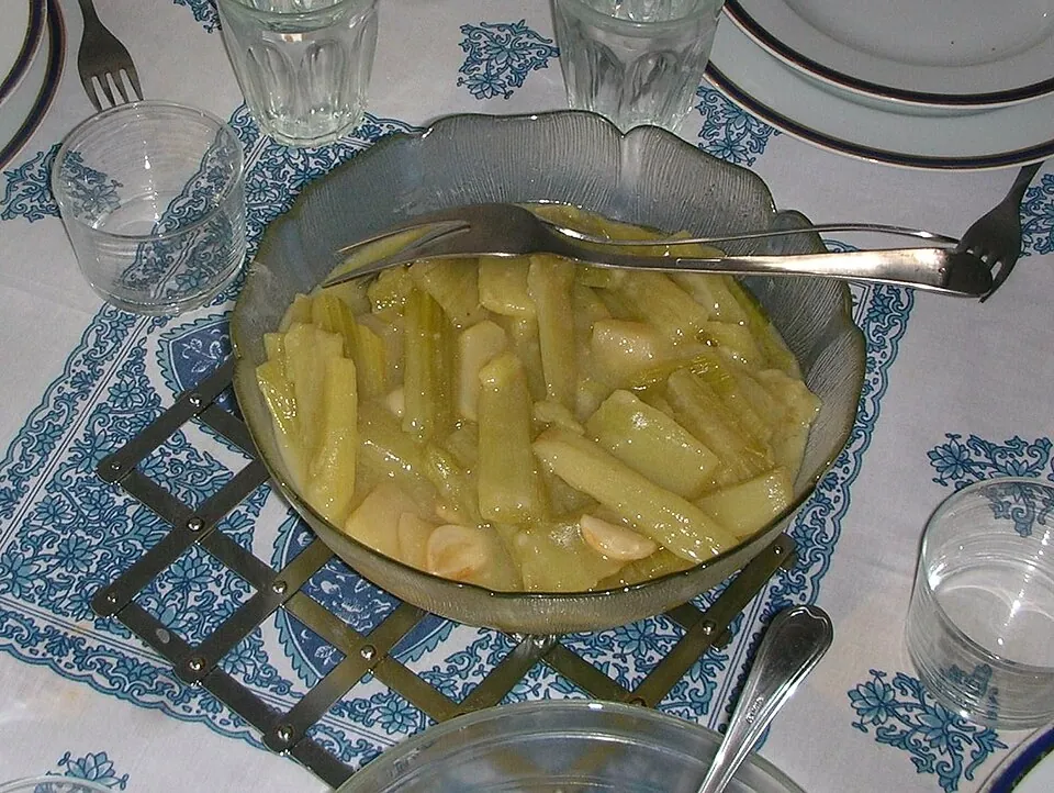 Cardo con almendras