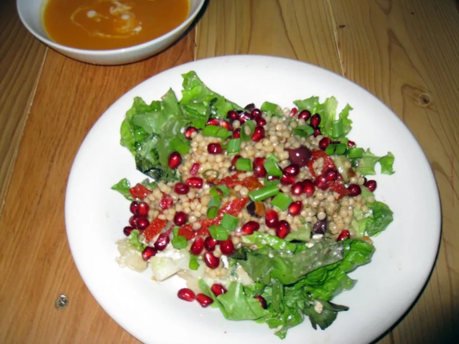 Ensalada de granada y queso de cabra