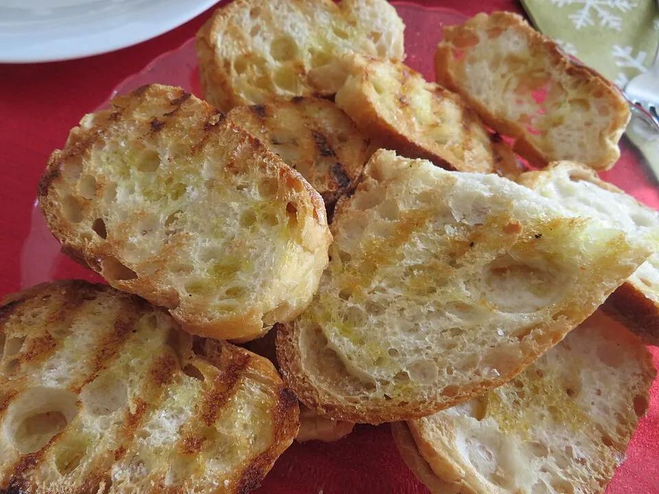 Tostada con aceite de oliva nuevo